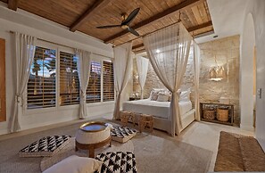 Luxe Villa Tulum in Indio