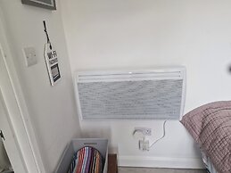 Cozy Studio in Dagenham, London