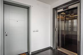 Emilia Suite Street