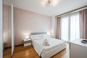 Emilia Suite Street