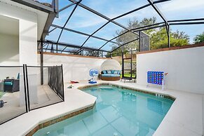 Resort Retreat w/ Lanai & Games: 10 Mi to Disney!