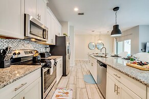 Resort Retreat w/ Lanai & Games: 10 Mi to Disney!