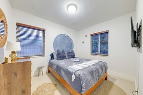3 Mi to Beach: Pet-friendly Fort Lauderdale Home!