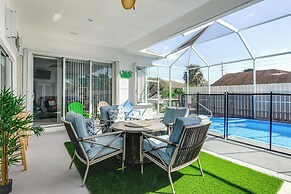 Heated Pool & Grill: Modern Port St Lucie Home