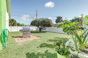 Heated Pool & Grill: Modern Port St Lucie Home