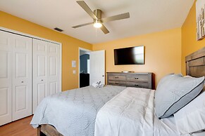 Heated Pool & Grill: Modern Port St Lucie Home