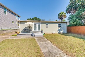 1 Mi to Dtwn: Home w/ Furnished Patio in Pensacola