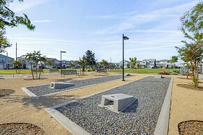 36 Mi to Sequoia NP: Pet-friendly Home w/ Dog Run!