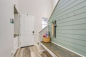 36 Mi to Sequoia NP: Pet-friendly Home w/ Dog Run!