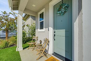 36 Mi to Sequoia NP: Pet-friendly Home w/ Dog Run!