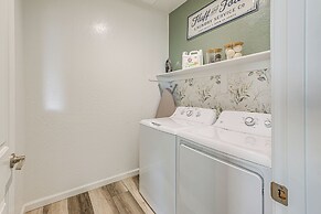 36 Mi to Sequoia NP: Pet-friendly Home w/ Dog Run!