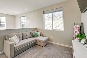 36 Mi to Sequoia NP: Pet-friendly Home w/ Dog Run!