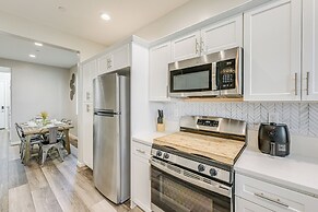 36 Mi to Sequoia NP: Pet-friendly Home w/ Dog Run!