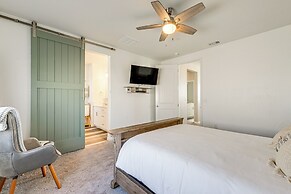 36 Mi to Sequoia NP: Pet-friendly Home w/ Dog Run!