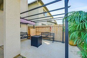 36 Mi to Sequoia NP: Pet-friendly Home w/ Dog Run!