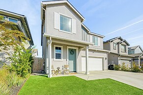 36 Mi to Sequoia NP: Pet-friendly Home w/ Dog Run!