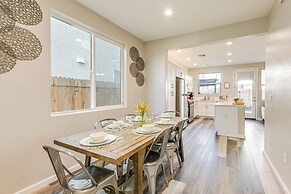 36 Mi to Sequoia NP: Pet-friendly Home w/ Dog Run!