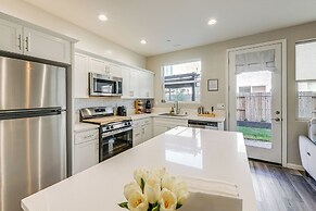 36 Mi to Sequoia NP: Pet-friendly Home w/ Dog Run!