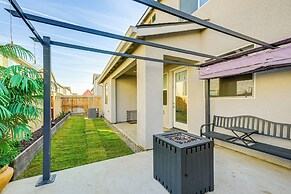 36 Mi to Sequoia NP: Pet-friendly Home w/ Dog Run!