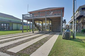 Walk to Beach: Coastal Gem in Bolivar Peninsula!