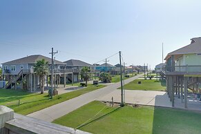 Walk to Beach: Coastal Gem in Bolivar Peninsula!