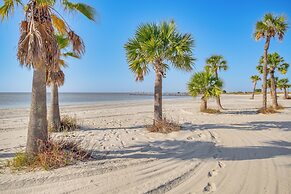 Beachfront Condo w/ Pool Access in Biloxi!