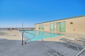 Beachfront Condo w/ Pool Access in Biloxi!
