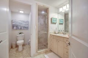 Beachfront Condo w/ Pool Access in Biloxi!