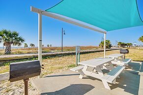 Beachfront Condo w/ Pool Access in Biloxi!