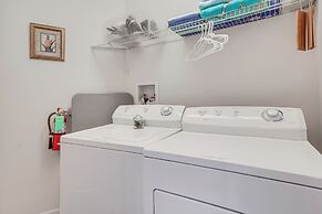 Beachfront Condo w/ Pool Access in Biloxi!