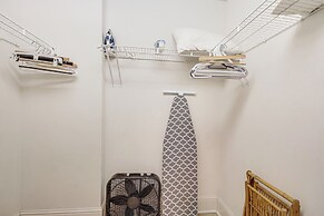 Beachfront Condo w/ Pool Access in Biloxi!