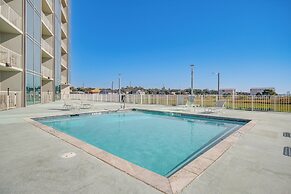 Beachfront Condo w/ Pool Access in Biloxi!