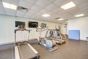 Beachfront Condo w/ Pool Access in Biloxi!