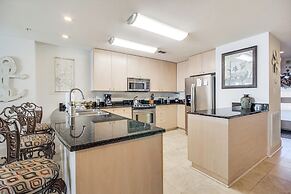 Beachfront Condo w/ Pool Access in Biloxi!