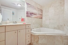 Beachfront Condo w/ Pool Access in Biloxi!