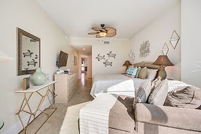 Beachfront Condo w/ Pool Access in Biloxi!