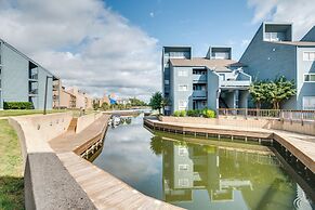 Lake Conroe Condo: Patio & Water Views