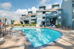 Lake Conroe Condo: Patio & Water Views