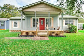 < 1 Mi to Boat Ramp: Lake Livingston Retreat!