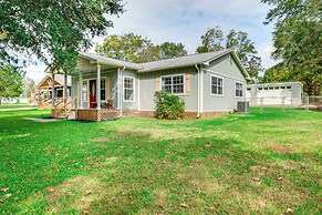 < 1 Mi to Boat Ramp: Lake Livingston Retreat!