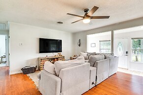 < 1 Mi to Boat Ramp: Lake Livingston Retreat!