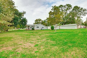 < 1 Mi to Boat Ramp: Lake Livingston Retreat!