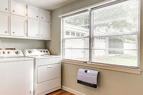 < 1 Mi to Boat Ramp: Lake Livingston Retreat!