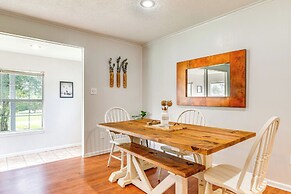 < 1 Mi to Boat Ramp: Lake Livingston Retreat!