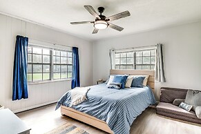 < 1 Mi to Boat Ramp: Lake Livingston Retreat!