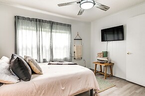 < 1 Mi to Boat Ramp: Lake Livingston Retreat!