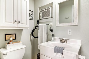 < 1 Mi to Boat Ramp: Lake Livingston Retreat!