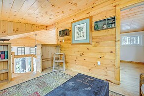 Deck & Fire Pit: Mtn-view Cabin in Rabun Gap