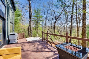 Deck & Fire Pit: Mtn-view Cabin in Rabun Gap