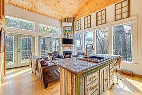 Deck & Fire Pit: Mtn-view Cabin in Rabun Gap